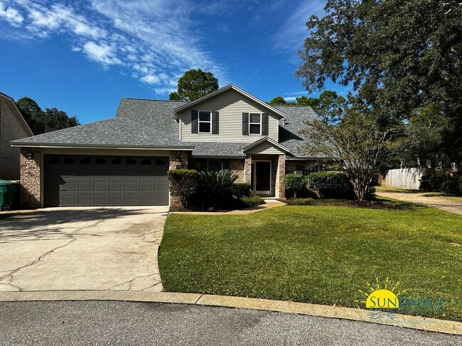 Building Photo - Lakefront home with Enclosed pool centered between Eglin and Hurlburt