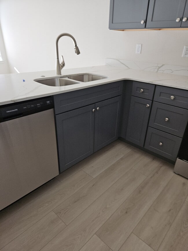 Photo - 1536 Elsie Jean Trl