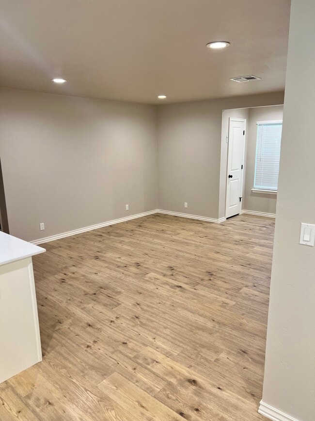 Photo - 1615 Iowa St