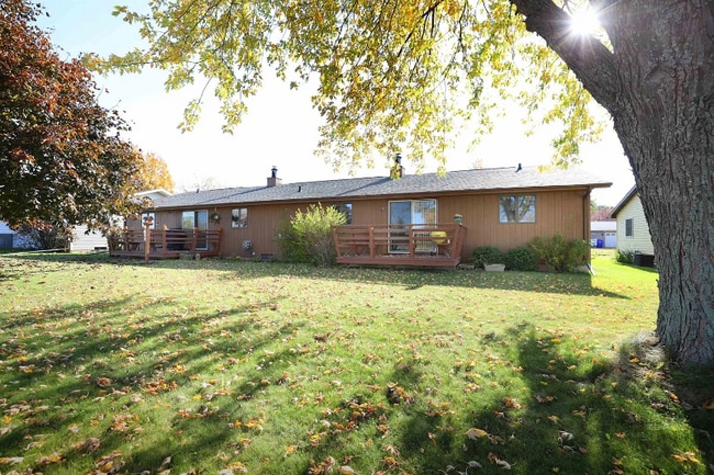 Photo - 200 Frances St