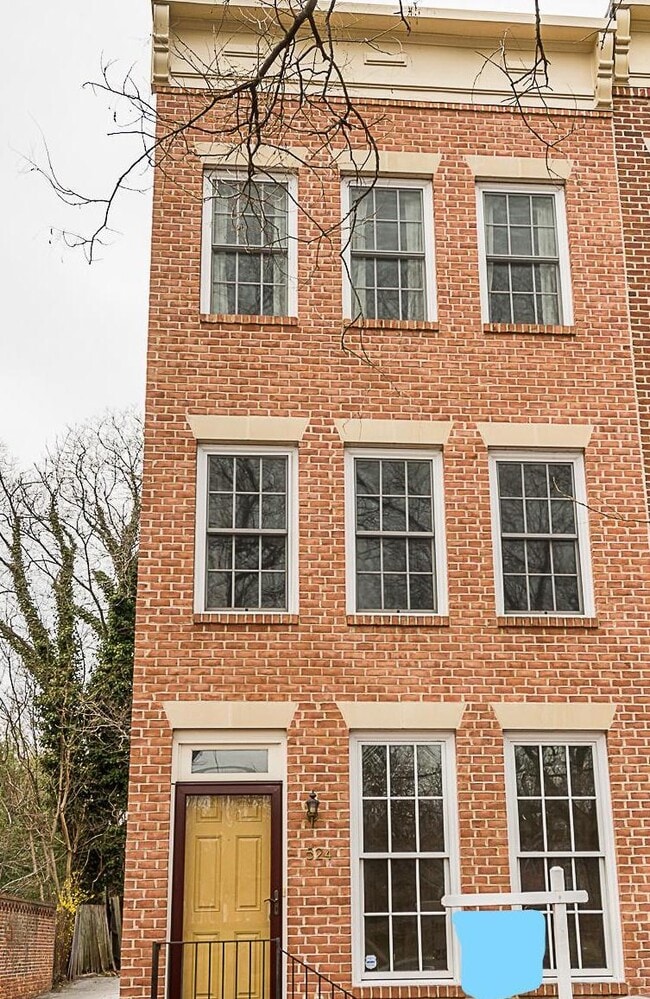 Building Photo - 524 St Mary St