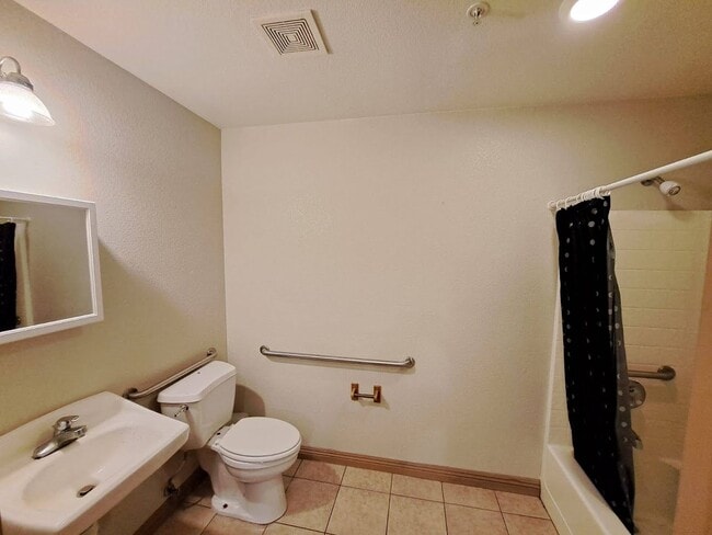 Photo - 819 H St