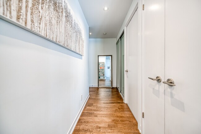 Photo - 650 King St W Unité 405