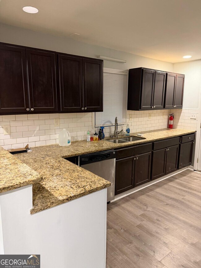 Photo - 3456 Thompson Dr NW