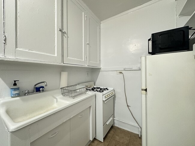 Photo - 3310 W Schubert Ave Unit Y2