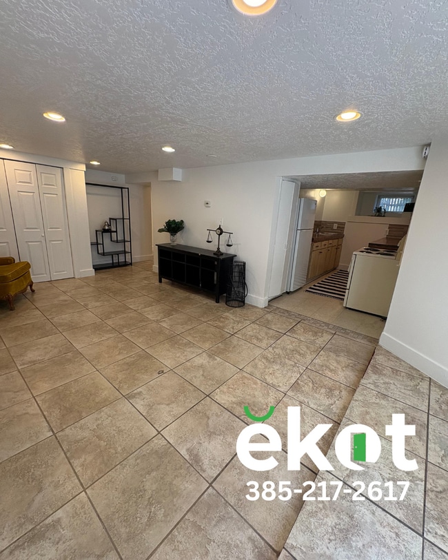 Photo - Birtok-3900 S Unit 2