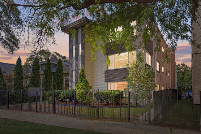 Photo - 7070 N Ridge Blvd Unit 1A