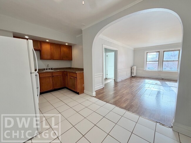 Building Photo - 2341 N Commonwealth Ave Unit #412 Studio