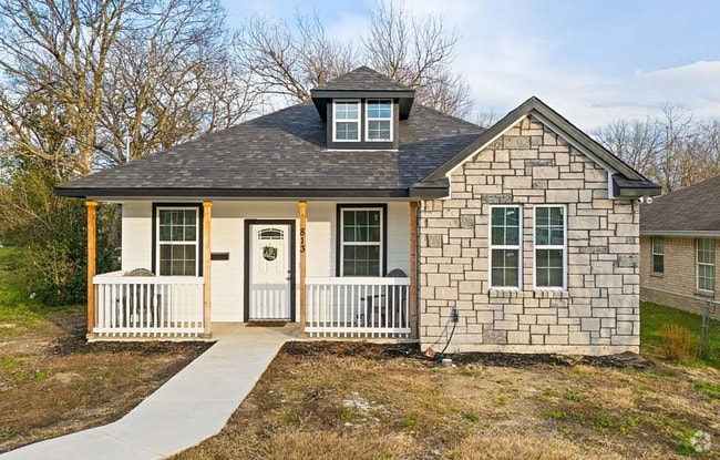 Building Photo - MUST SEE!!! Beautiful Home - Won't Last Lo...