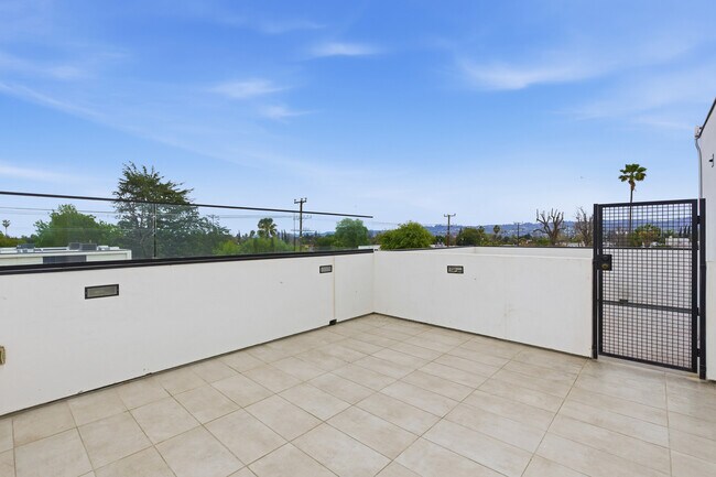 Photo - 5809 Kester Ave