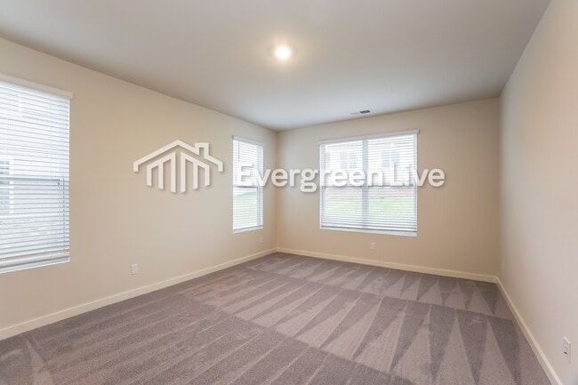 Photo - 856 Bur Oak Ct