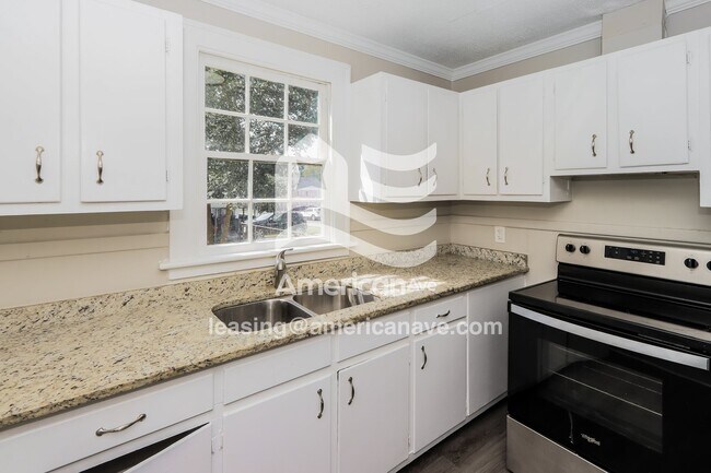 Photo - 1580 Burton Ave