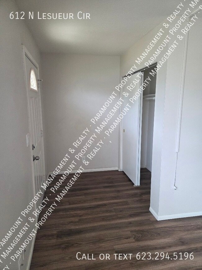 Photo - 612 N Lesueur Cir