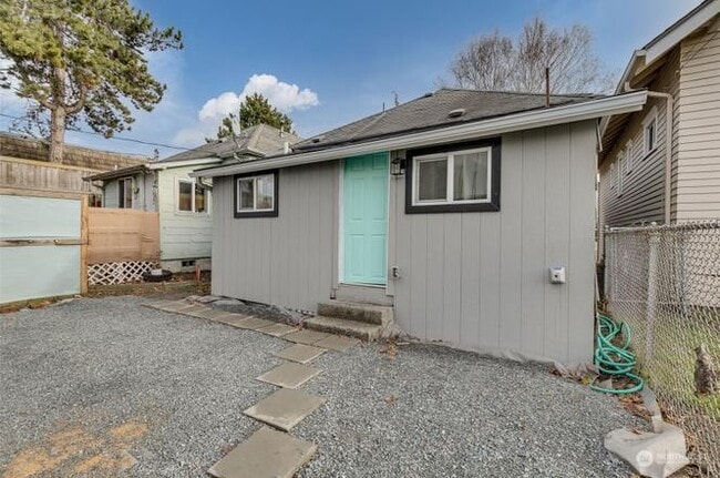 Photo - 3212 Oakes Ave