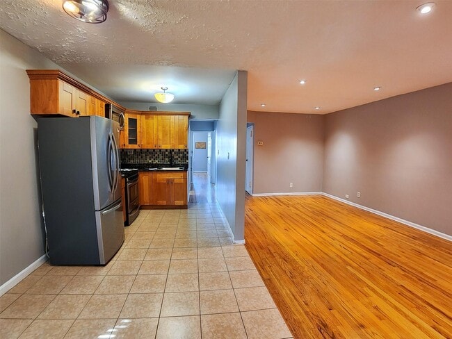 Photo - 1355 E 99th St