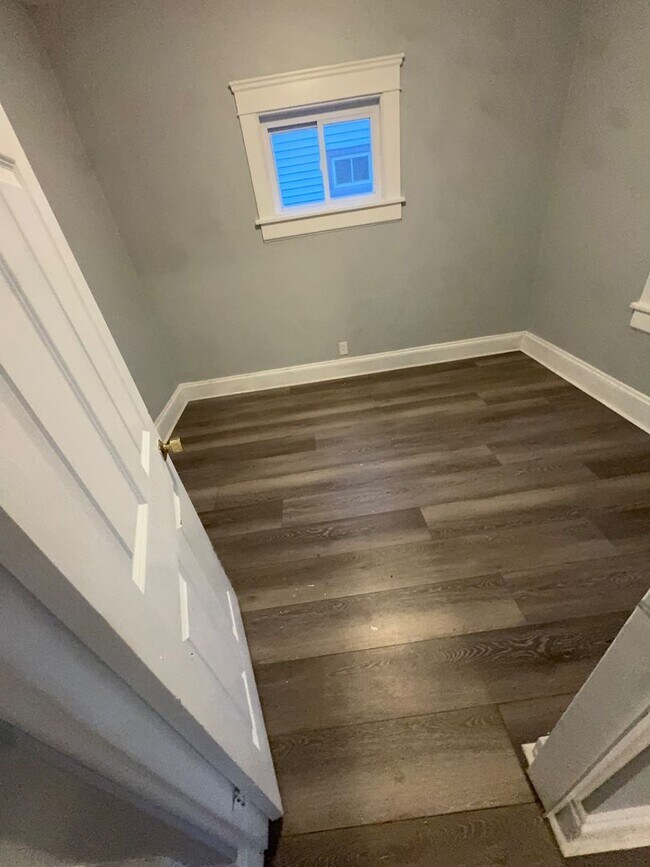 Photo - 11308 Linnet Ave Unit Down