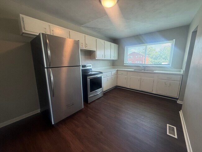 2235 1/2 Iroquois St Unit 2235 1/2 Iroquois St