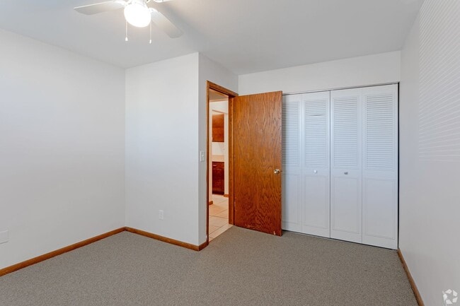 Diamond Pointe Apartments