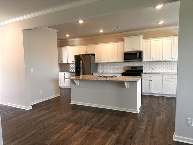 Photo - 140 Landsdowne Way SE