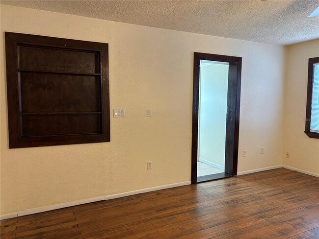 Photo - 128 2nd Ave SW