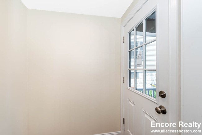 Photo - 174 Fulton St