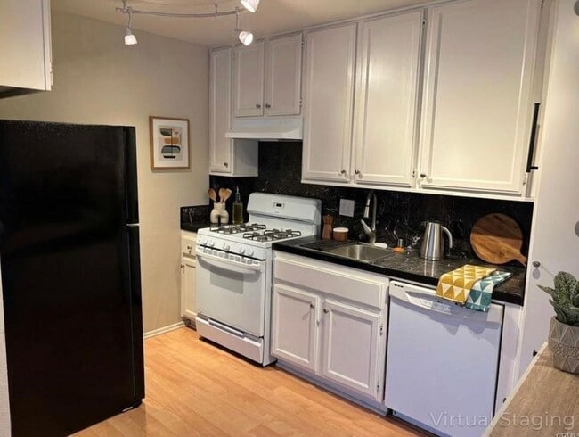 Photo - 16971 Hoskins Lane Unit 5