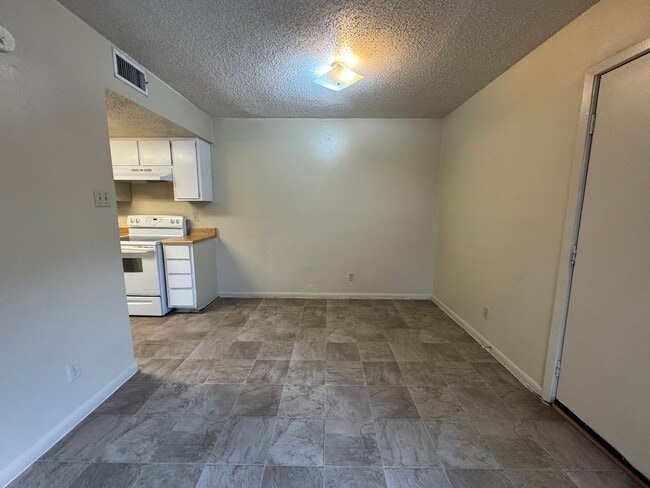 Photo - 4504 Chase Cir Unit Apt B