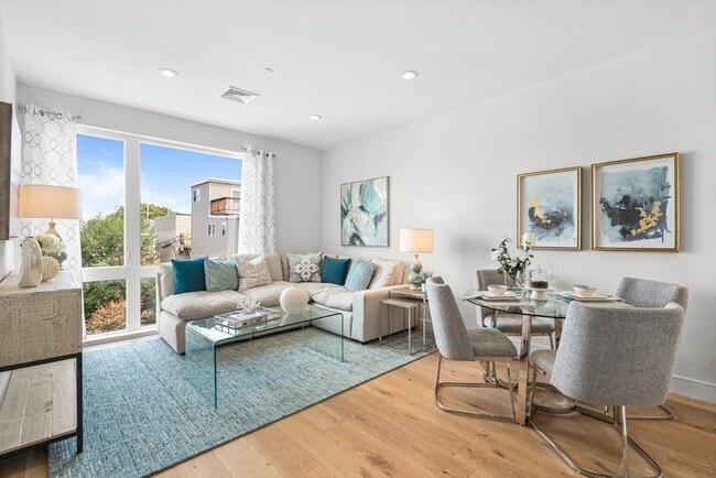 Photo - 420 W Broadway Unit 208