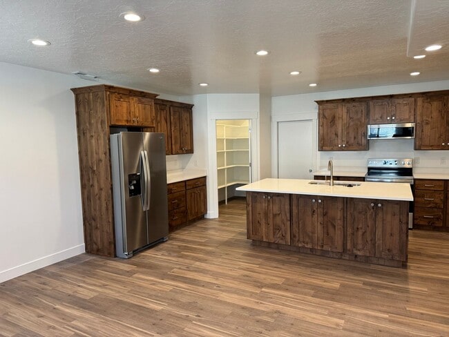 Photo - 3 Bedroom 2 Bathroom -Basement Apartment-Saddlebrook Dr. Santaquin Unit Basement Apartment