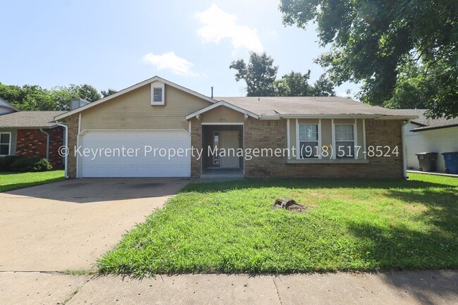 Photo - 3 Bed | 2 Bath in East Tulsa!