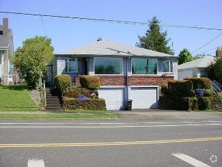 Building Photo - 2 Bd / 1 Bth - Att. Garage - Yard - Pet fr... Rental