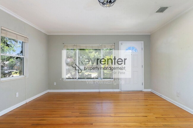 Photo - 983 47th Ave N