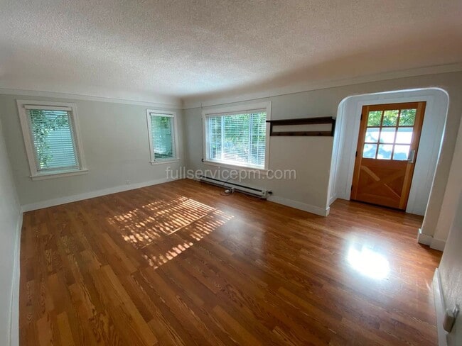 Photo - 8008 Roosevelt Way NE Unit A
