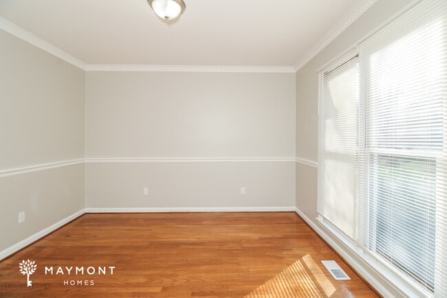 Photo - 121 Silvermill Rd