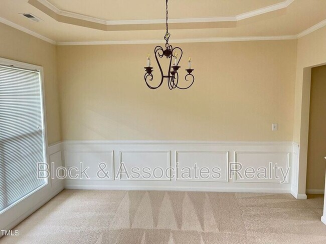 Photo - 718 Straywhite Ave