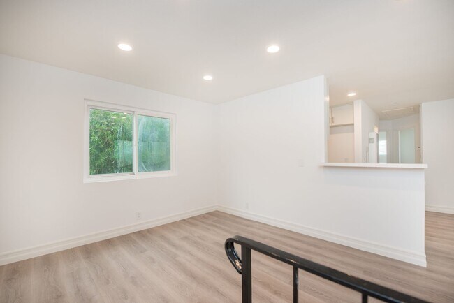 322 10th St Unit 202