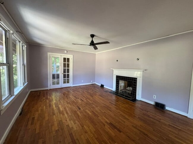Photo - 412 College Ave