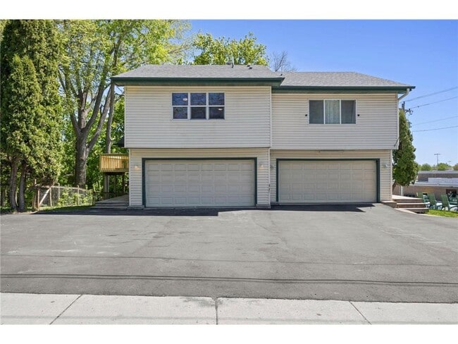 Building Photo - 14488 Garden View Dr