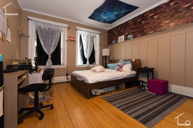 Building Photo - Unique and 'DePent' Allston Apartment
