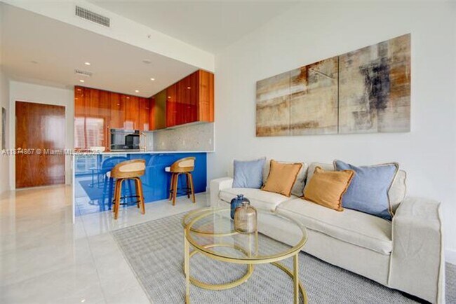Photo - 2678 Tigertail Ave Unidad 2678 Tigertail Ave  1403