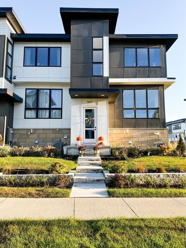 Photo - 5017 161st St W