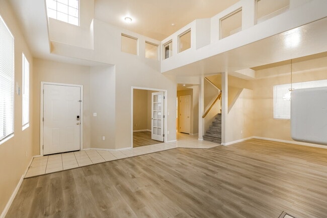 1316 E Thunderhill Pl