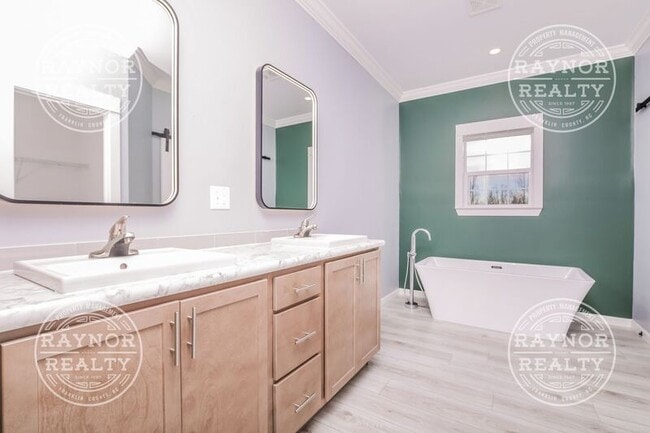 Photo - 481 Montgomery Rd