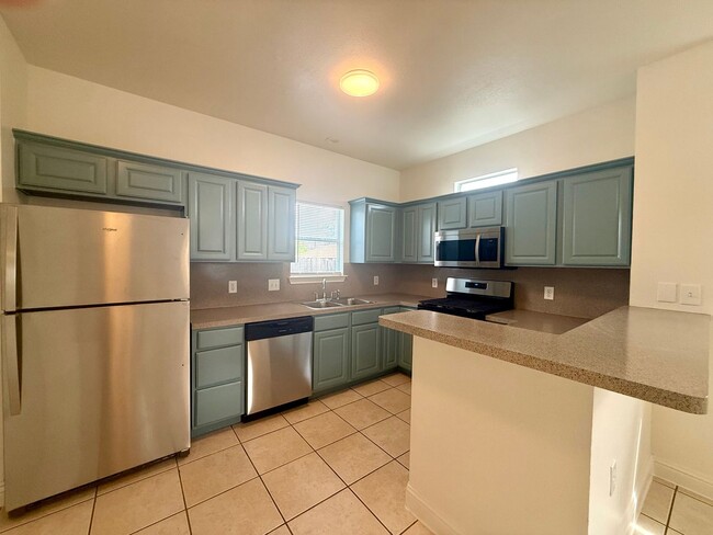 Photo - Meador-6916 Unit B