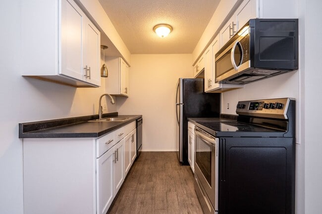 Elmwood Manor Apartments