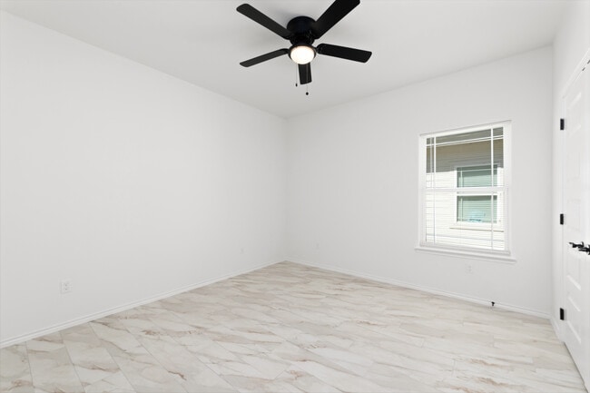 405 Lion's Villa AV