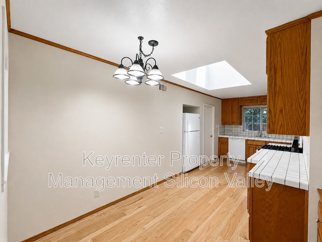 Photo - 1114 Lynn Way