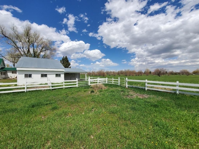 Photo - 1434 Wood Ln