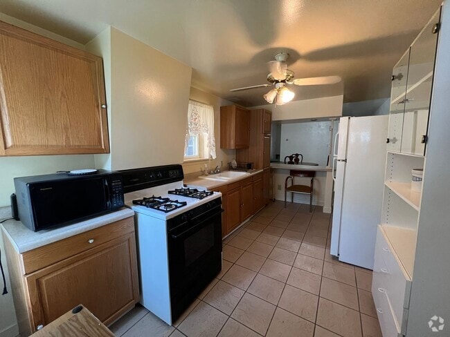 Building Photo - Sharpsburg - 3 BR House, Dining Room, Larg...