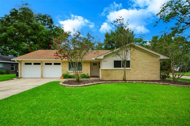 Building Photo - 5502 Effingham Dr
